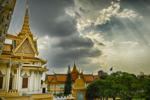 Le palais royal de Phnom Penh, au Cambodge, est une destination incontournable du voyage Routes du Monde.